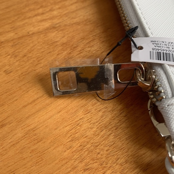 White House Black Market Studded Wristlet Zippered Clutch Purple Hydrangeas NWT - Picture 3 of 11